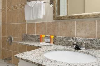 Travelodge by Wyndham Edmonton East - Edmonton - 8