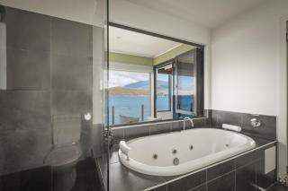 Waterfront Home - Gorgeous Views - 2 Bedroom - Lindisfarne - 9