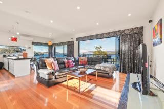 Waterfront Home - Gorgeous Views - 2 Bedroom - Lindisfarne - 0