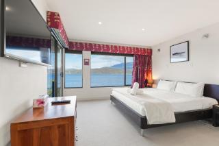 Waterfront Home - Gorgeous Views - 2 Bedroom - Lindisfarne - 8