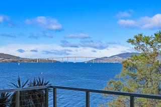Waterfront Home - Gorgeous Views - 2 Bedroom - Lindisfarne - 6
