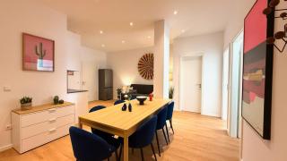 BeckHomes Munich, 210 QM, 20 Guests, 7 BR, 3 stylish central separable apartments or one large unit - Munich - 3