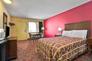 Days Inn by Wyndham Elizabeth City - Elizabeth City - 2