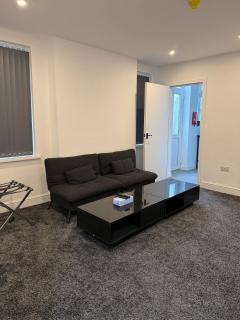 Peaceful Luton Apartment with Electric Heating WiFi - Luton - 9
