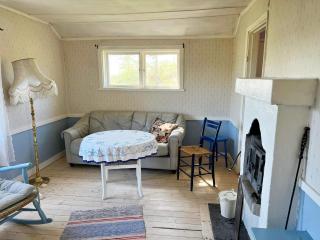 2 person holiday home in FäRENTUNA - 1