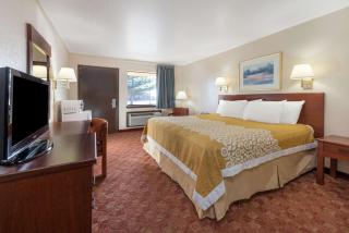 Days Inn by Wyndham Russell - Russell - 9