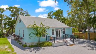 Exclusive Waterfront Retreat Firepit Dock - 6