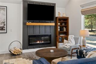 Creekside Haven, a modern mountain escape - 4
