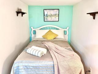 Cozy One-Bedroom Apartment near the Marina - 3