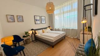 BeckHomes Munich, 210 QM, 20 Guests, 7 BR, 3 stylish central separable apartments or one large unit - 5