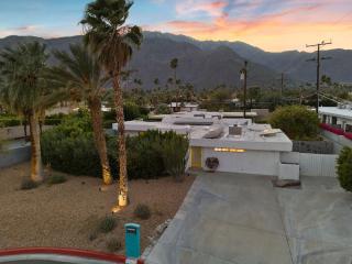 The Ricardo! Mid-Century Villa with Saltwater Pool - 7