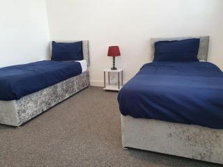 Ocean Village 6 Beds Contractors W Parking - Southampton - 1