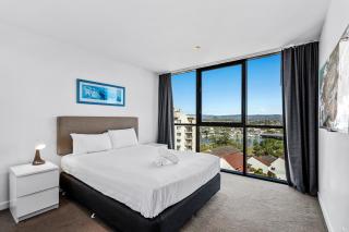 Bright 2-Bed Near Beach with Pool & Sauna - 8