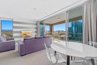 Bright 2-Bed Near Beach with Pool & Sauna - 2