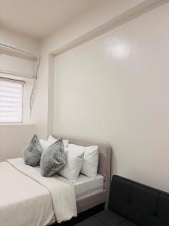 WV 28 Serene Balcony Spot - 1