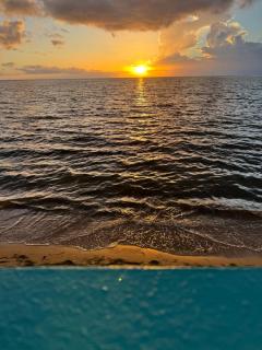 1st Floor Beachfront Sleeps 6 Walkable Snorkeling - 9