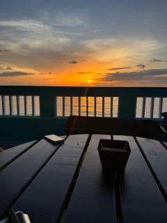 1st Floor Beachfront Sleeps 6 Walkable Snorkeling - 0