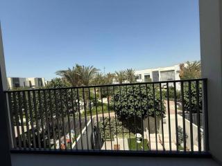 Modern 4BR Villa in Ranches 3 with Park View Sleep 7 - 8