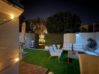 Modern 4BR Villa in Ranches 3 with Park View Sleep 7 - 7