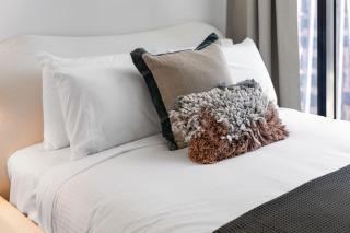 1BR Melbourne CBD Retreat - Wellness Spa and City Living - 9