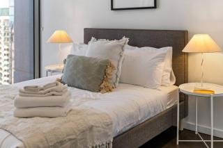 1-BR Apartment Near Chinatown - Stunning City Views - 9