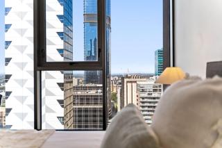 1-BR Apartment Near Chinatown - Stunning City Views - 6