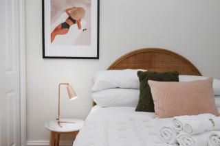 2BR Family Home - A Charming Yarraville Getaway - 8