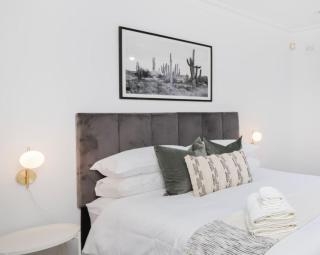 Chic 2BR Home with Backyard - Steps from Queen Vic Market - 9