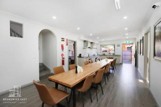 205 Modern King BR with Fast WiFi - Brunswick East - 30 Percent OFF - 4