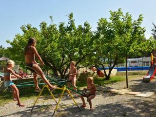 Mobil-home confortable avec terrasse pour 4 personnes - API-1-52-538 - 2