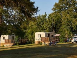Mobil-home confortable avec terrasse et cuisine équipée - API-1-52-743 - 1