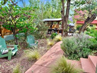 Kenzie's Cottage - Downtown, Hot Tub - 5
