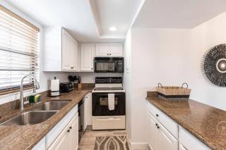 Park Shore Resort-Deluxe Condo 1st FloorBLDGE 134 - 4