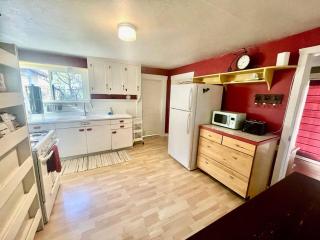 Moosewood Cottage - Hot Tub, Downtown, Dog Friendly - 1