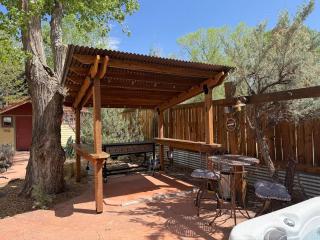 Moosewood Cottage - Hot Tub, Downtown, Dog Friendly - 8