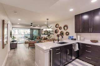 Park Shore Resort-BLDGC 218 - Amazingly remodeled - 2