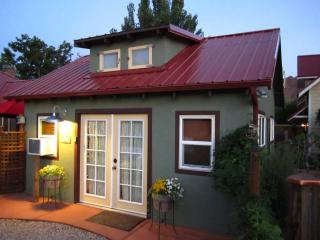 Bogie's Bungalow-Hot Tub, Downtown, 2nd Bathroom - 0