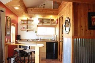 Bogie's Bungalow-Hot Tub, Downtown, 2nd Bathroom - 8