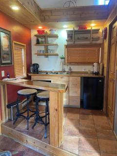 Bogie's Bungalow-Hot Tub, Downtown, 2nd Bathroom - 7
