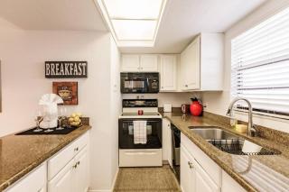 Park Shore Resort-Deluxe Top Floor, BLDG E 332 - 6