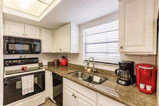 Park Shore Resort-Deluxe Top Floor, BLDG E 332 - 3