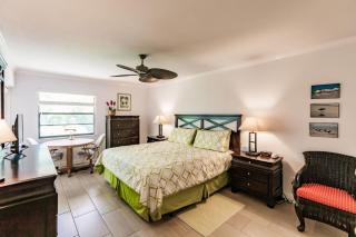 Park Shore Resort-Deluxe Top Floor, BLDG E 332 - 1