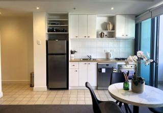 THE WATERFRONT APARTMENTS 1 Bedroom Studio Apartment with Street Views located on the Geelong Waterfront - 4307 - 4