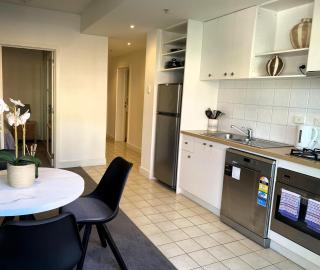 THE WATERFRONT APARTMENTS 1 Bedroom Studio Apartment with Street Views located on the Geelong Waterfront - 4307 - 5
