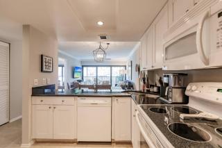 Park Shore Resort-Top Floor BLDG C 221- Peaceful - 4