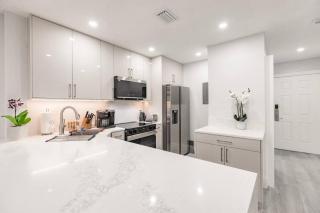 Park Shore Resort, Top Floor BLDG H 347-Lake view - 3