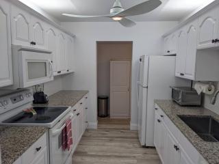 Naples Park, 3bdr Pool home, Beach Vacation - 2