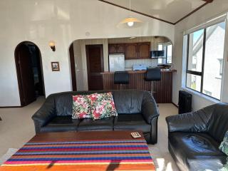 Classic Kiwi Beachfront Bach - Mount Maunganui - 5