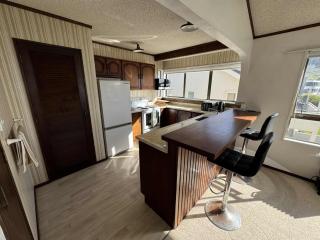 Classic Kiwi Beachfront Bach - Mount Maunganui - 4