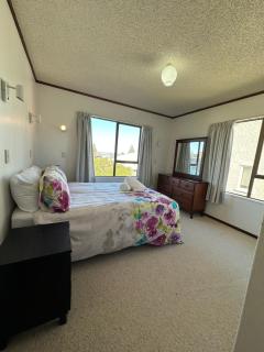 Classic Kiwi Beachfront Bach - Mount Maunganui - 1